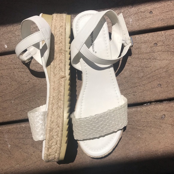 Sandals for summertime - Picture 4 of 5